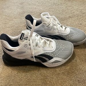 Men’s Nano X Size 7. Women’s would probably be an 8.5. Gently used.